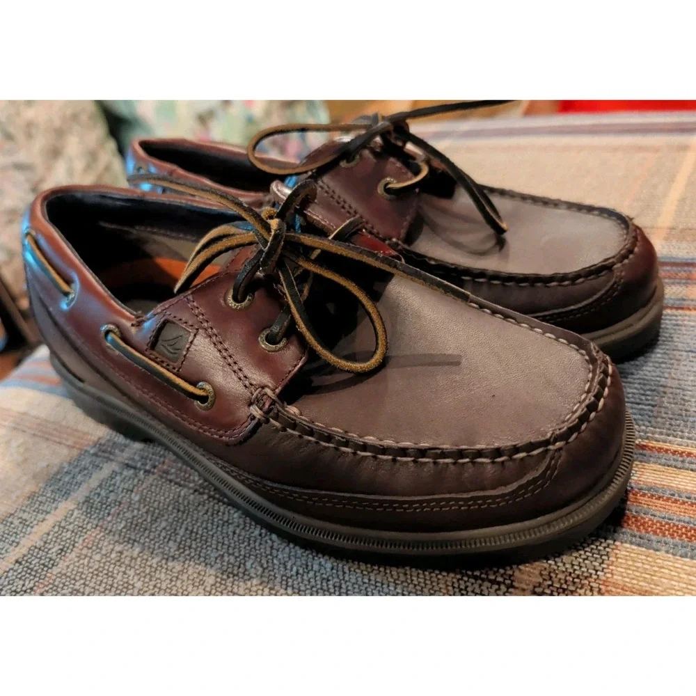 Sperry men eye
